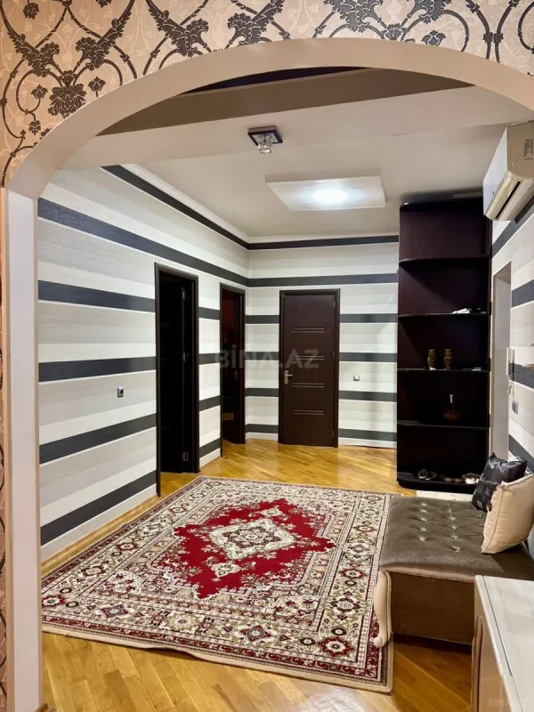 Satılır 3 otaqlı mənzil 140 m²