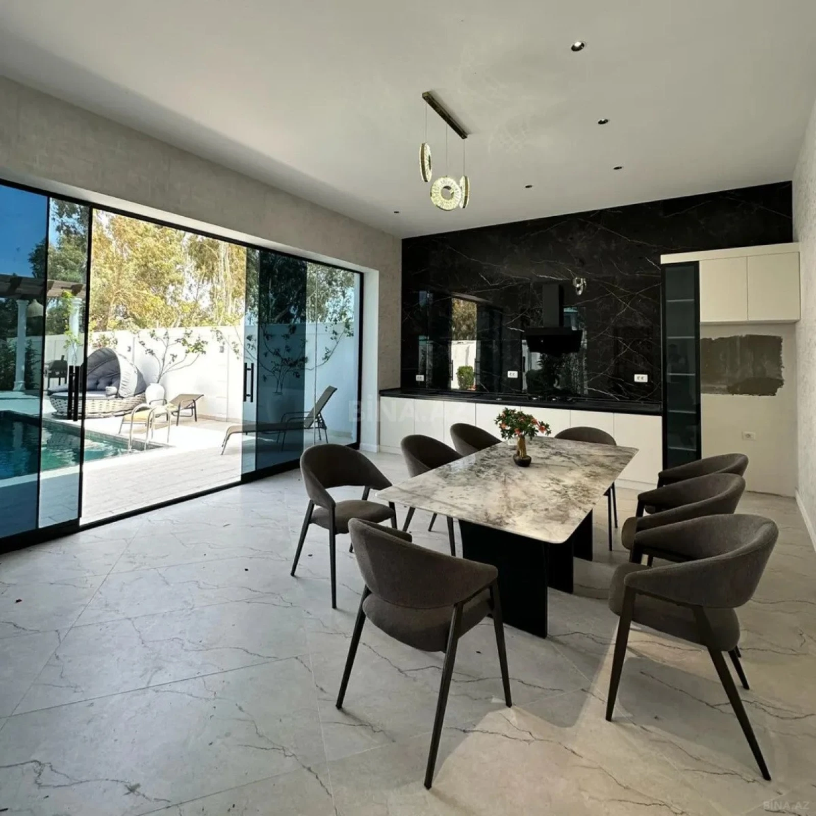 Kirayə verilir 4 otaqlı həyət evi 400 m²