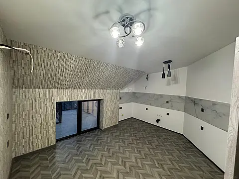 Satılır 2 otaqlı mənzil 106 m²