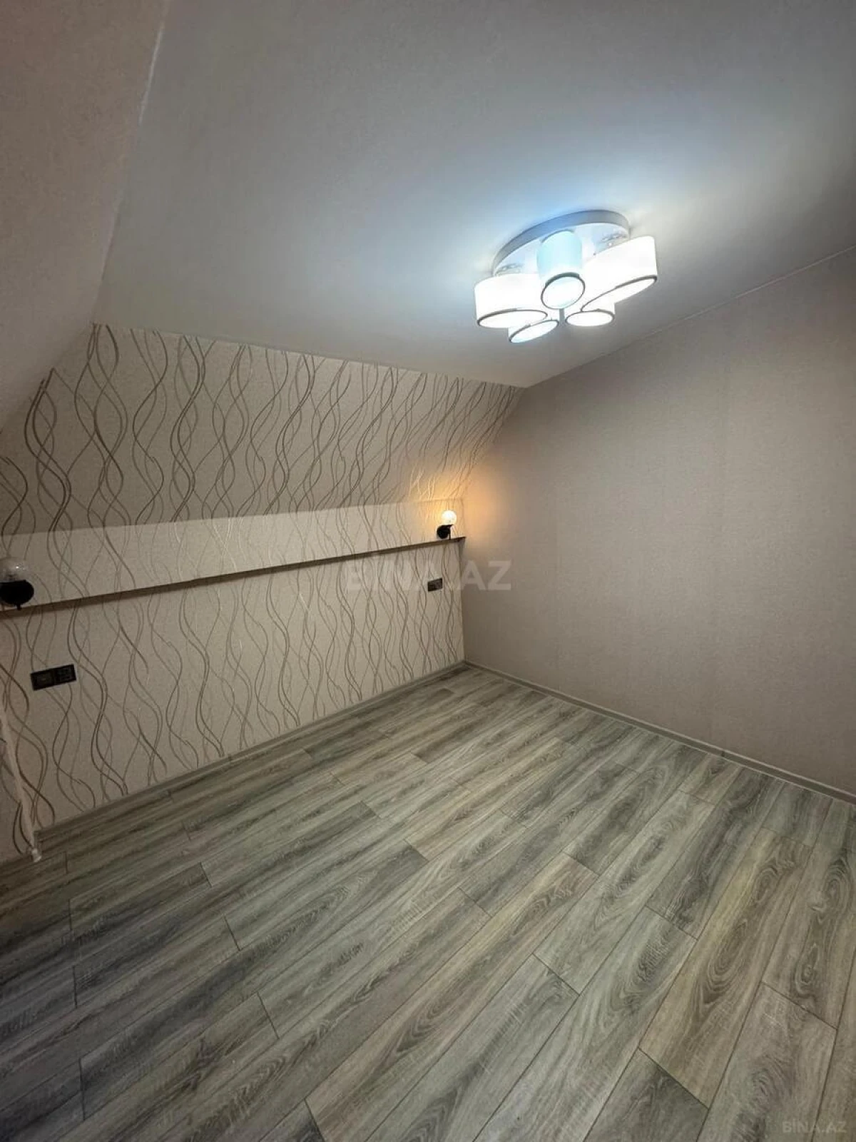 Satılır 2 otaqlı mənzil 106 m²