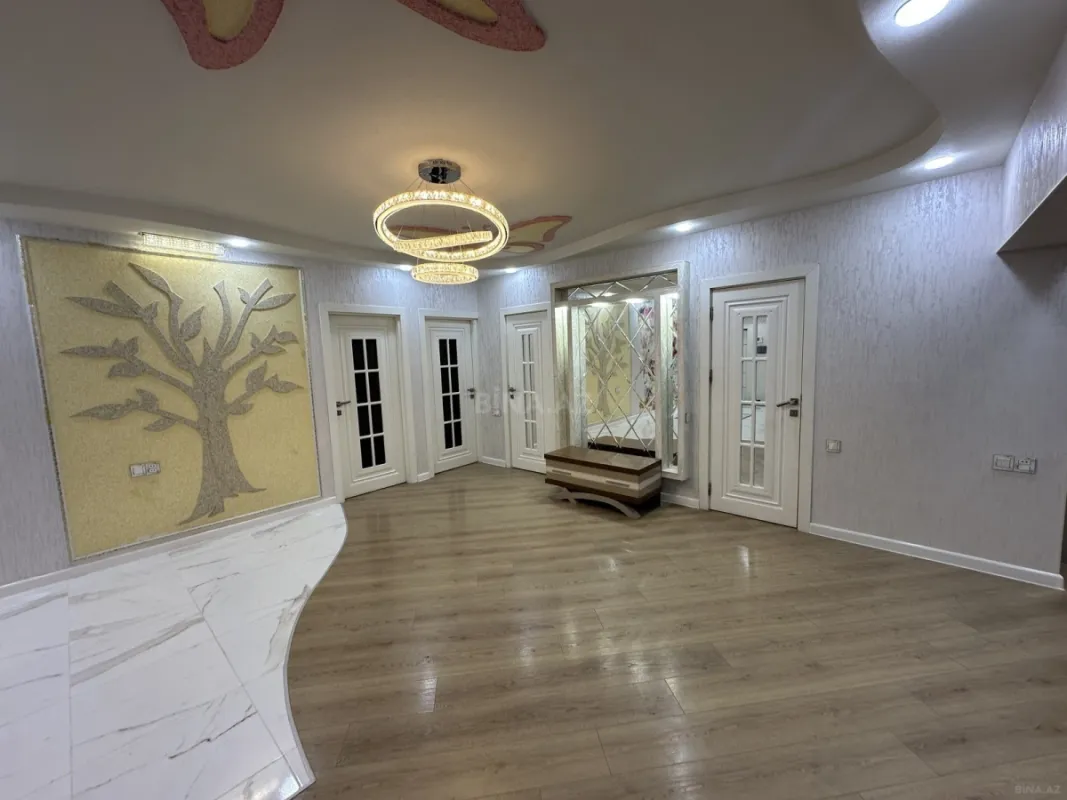 Satılır 3 otaqlı mənzil 130 m²