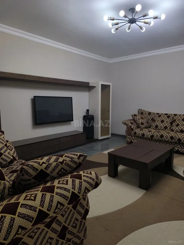Satılır 5 otaqlı həyət evi 350 m²
