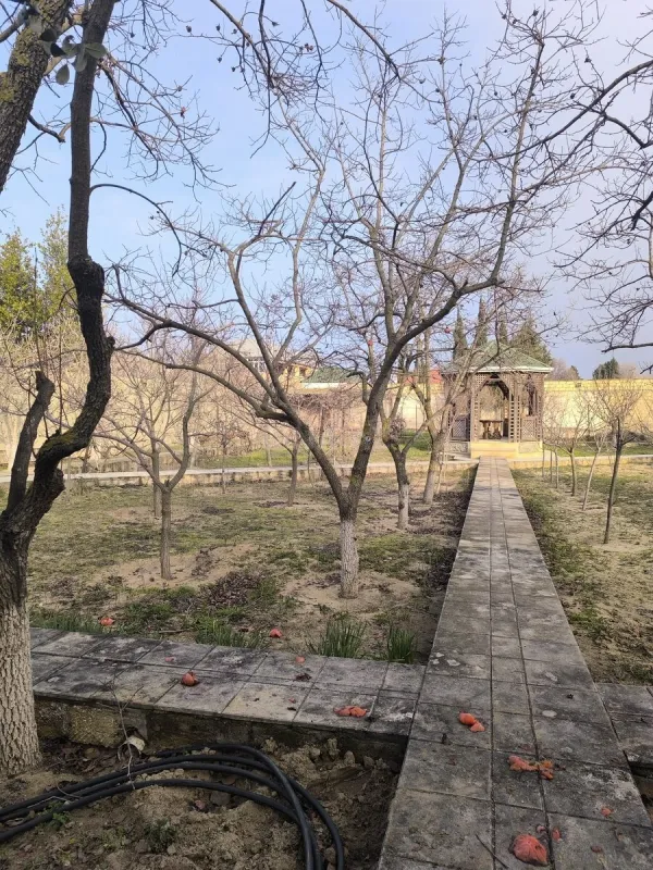 Satılır 5 otaqlı həyət evi 350 m²