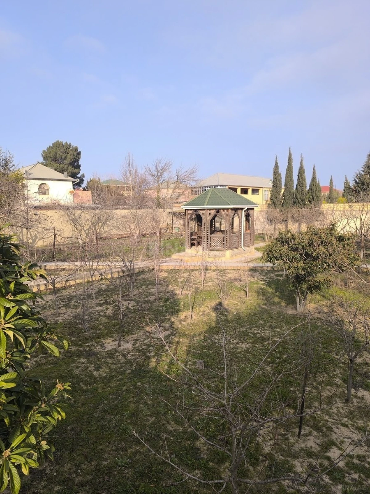 Satılır 5 otaqlı həyət evi 350 m²