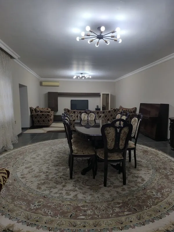 Satılır 5 otaqlı həyət evi 350 m²