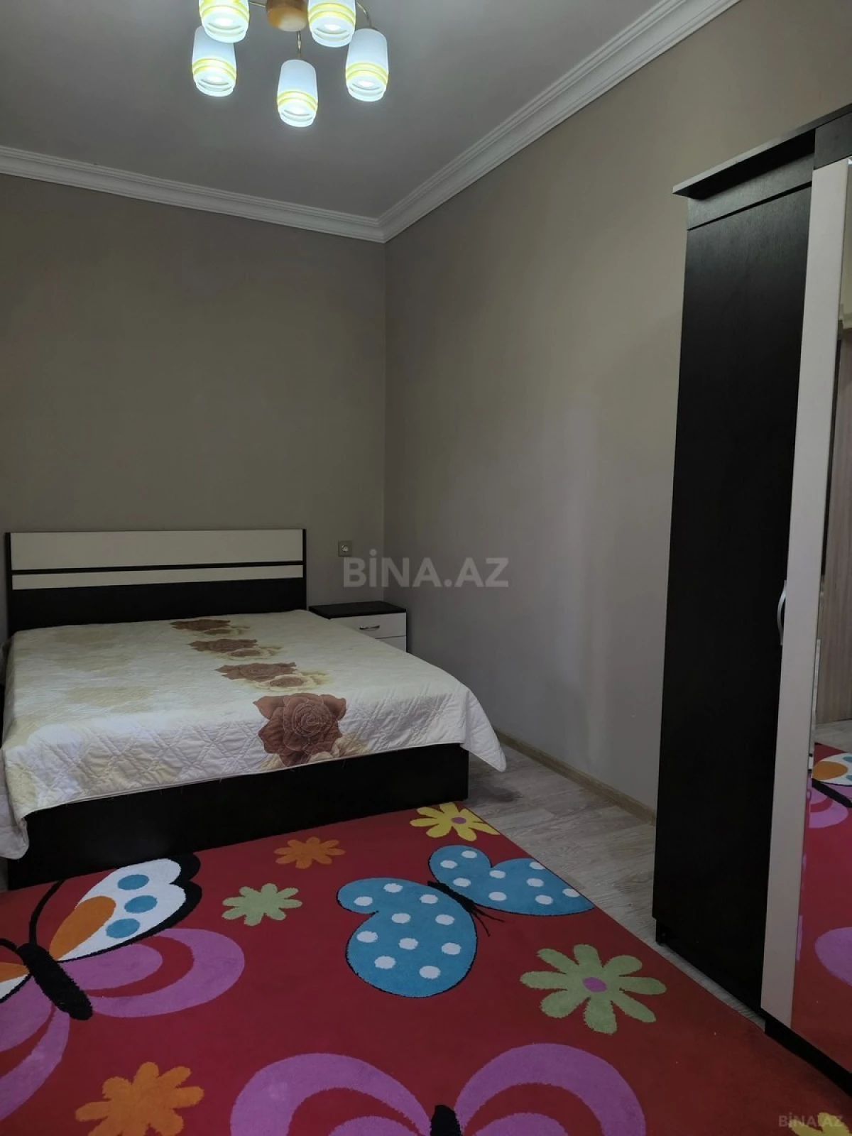 Satılır 5 otaqlı həyət evi 350 m²