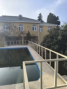 Satılır 5 otaqlı həyət evi 350 m²