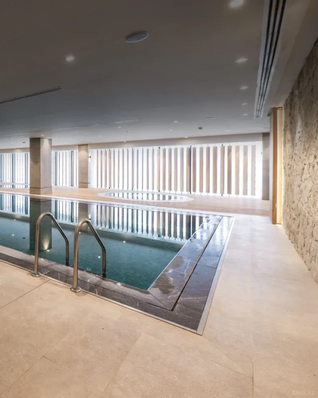 Satılır 5 otaqlı mənzil 260 m²