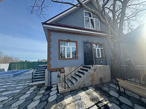 Satılır 4 otaqlı həyət evi 180 m²