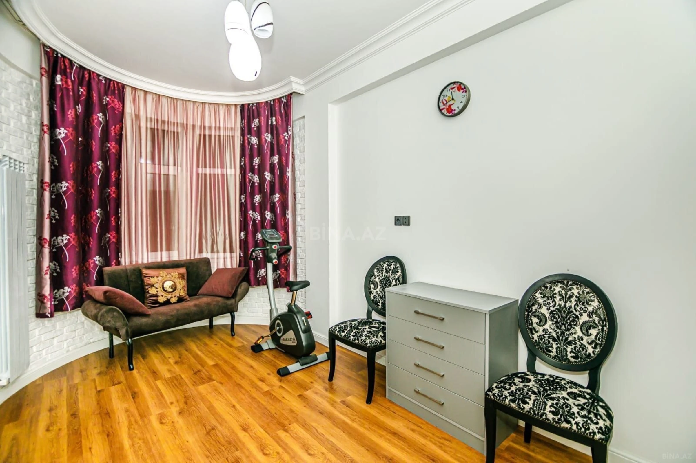 Kirayə verilir 2 otaqlı mənzil 102 m²