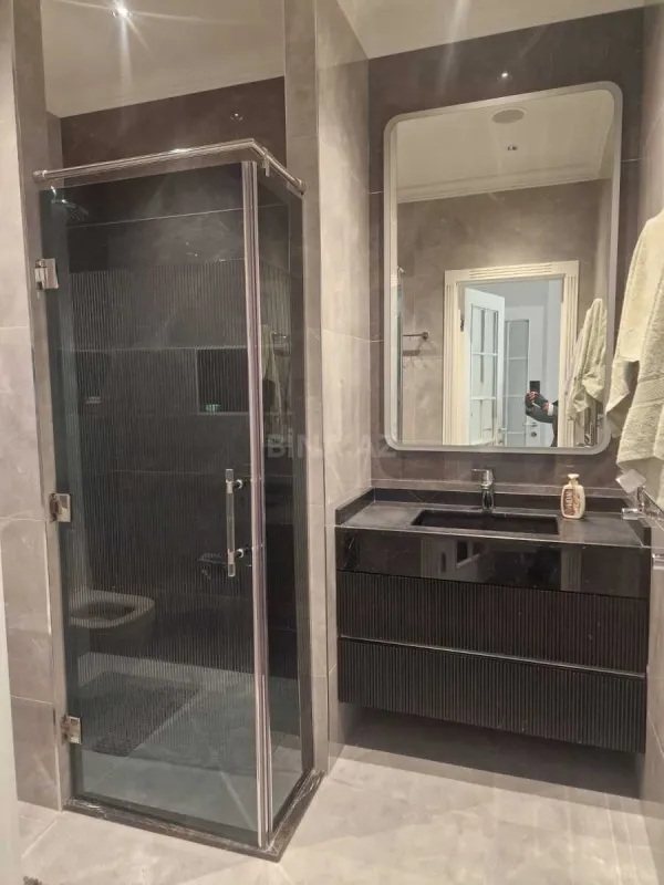 Kirayə verilir 3 otaqlı mənzil 160 m²