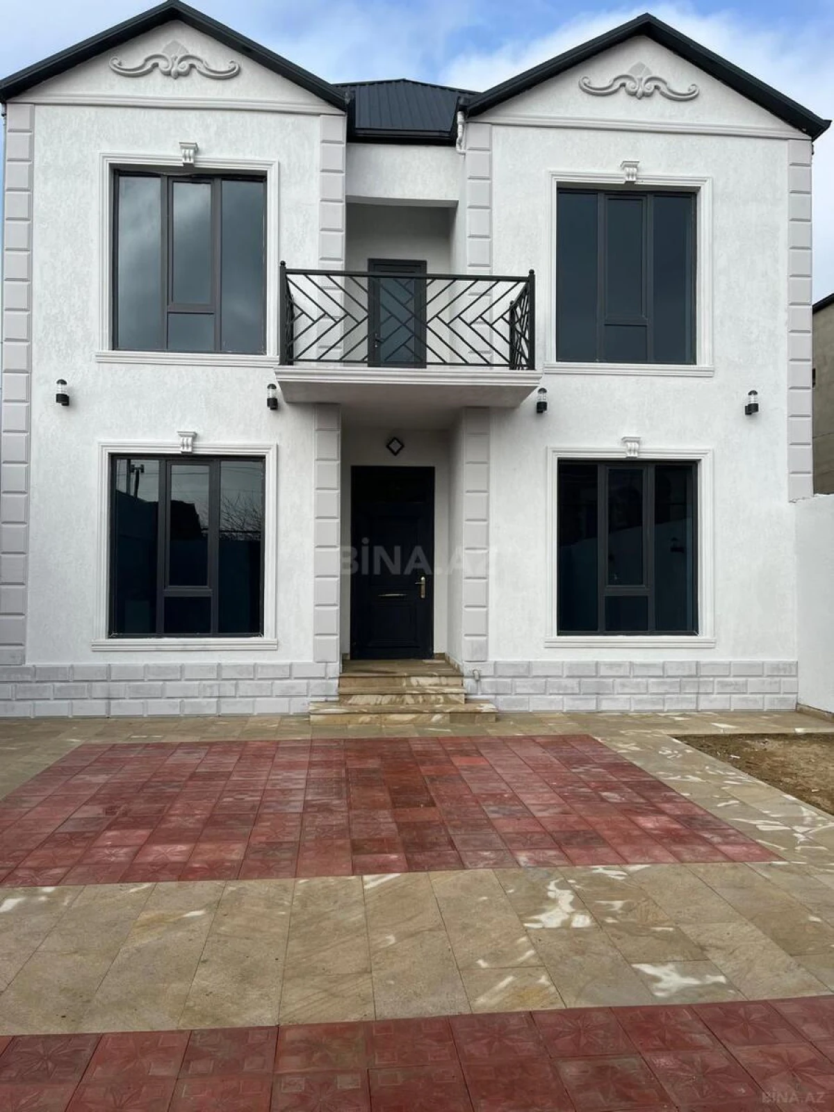 Satılır 5 otaqlı həyət evi 150 m²