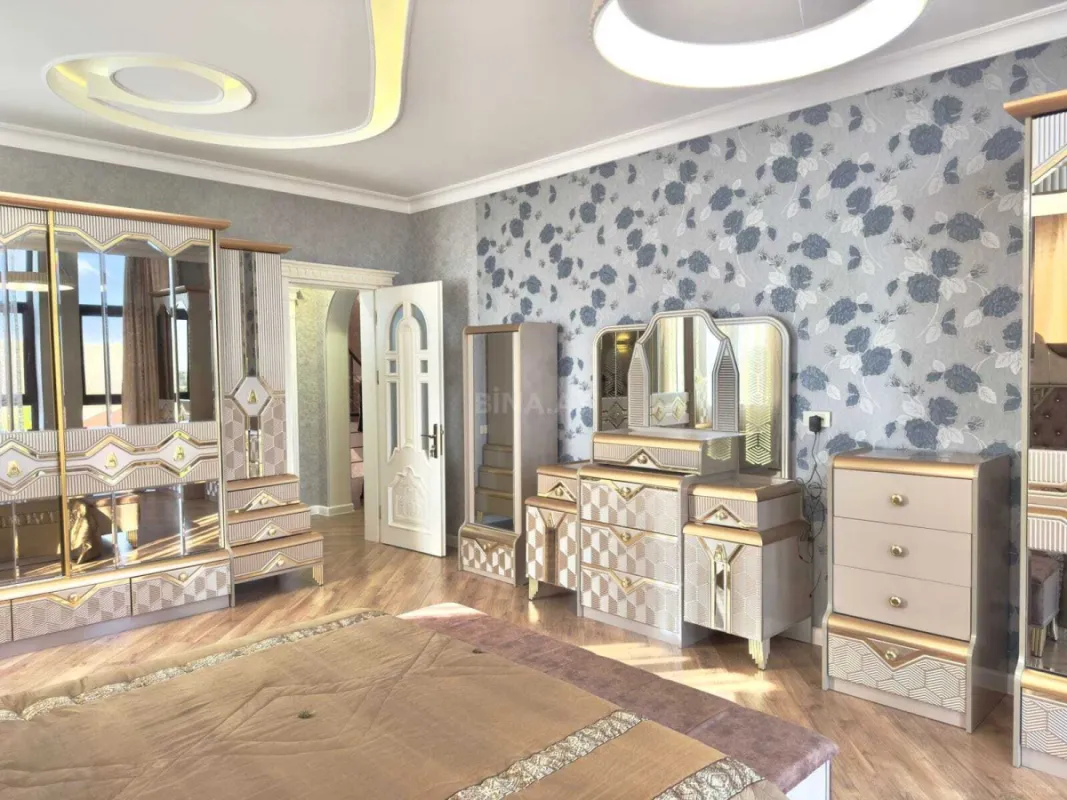 Satılır 8 otaqlı həyət evi 400 m²