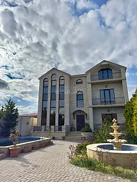 Satılır 8 otaqlı həyət evi 400 m²