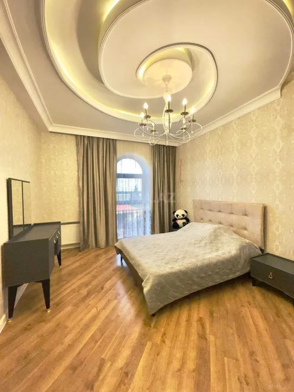 Satılır 8 otaqlı həyət evi 400 m²