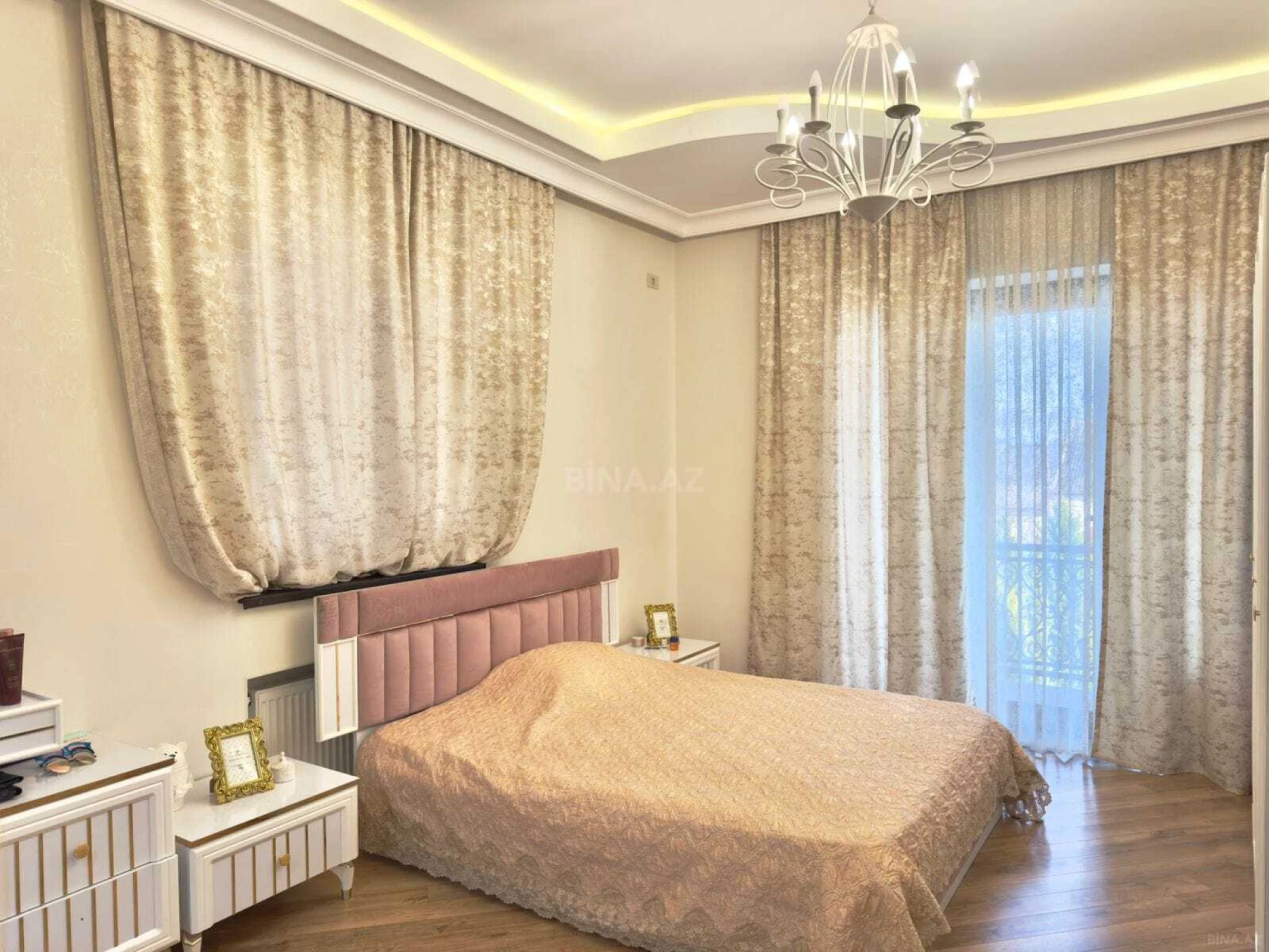 Satılır 8 otaqlı həyət evi 400 m²