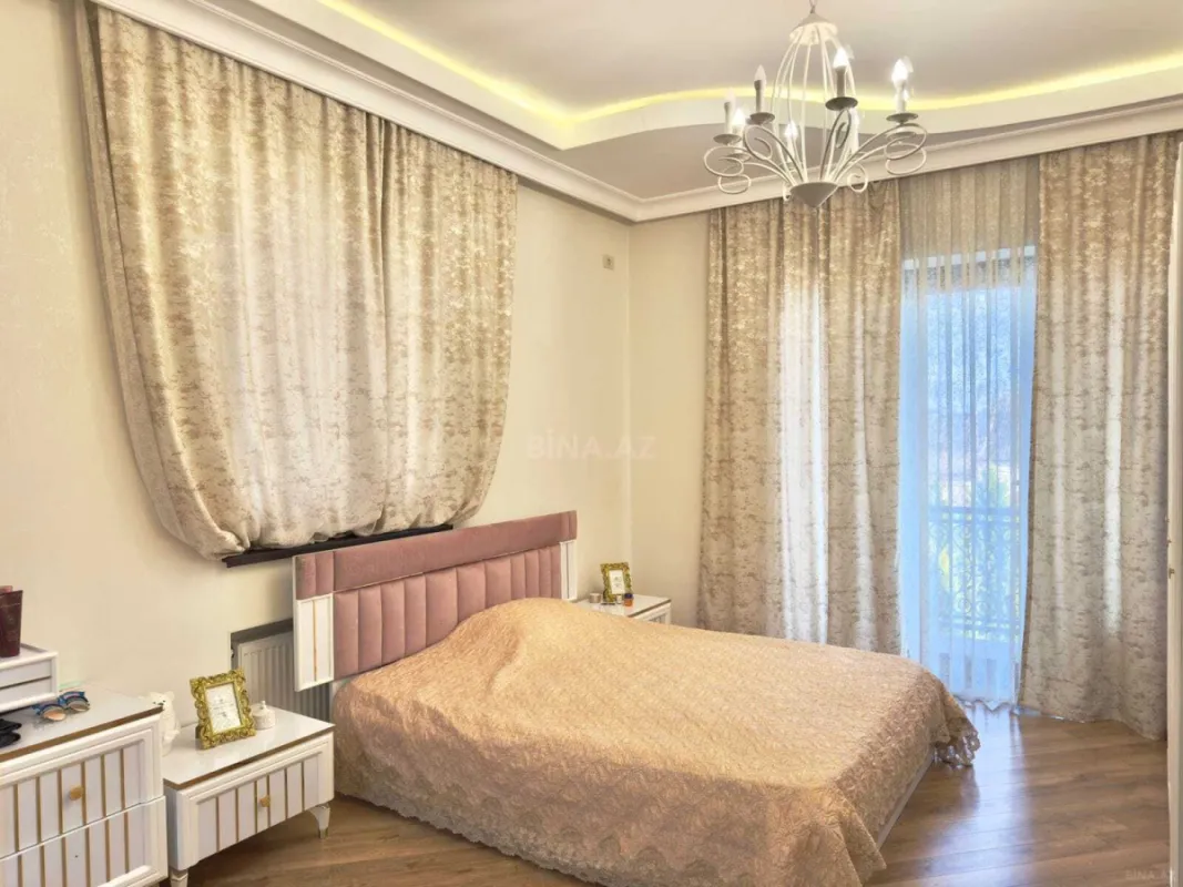 Satılır 8 otaqlı həyət evi 400 m²