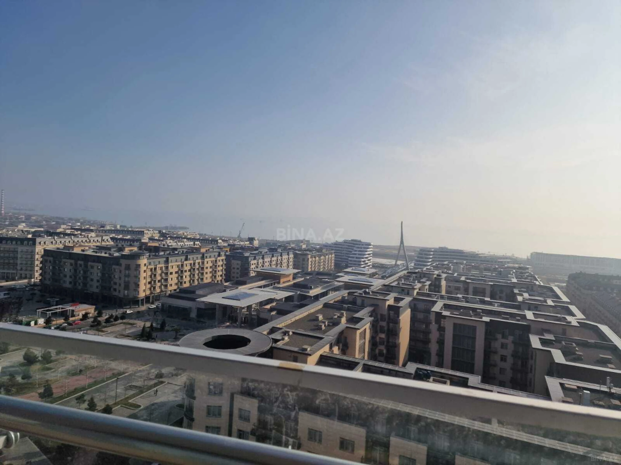 Satılır 4 otaqlı mənzil 215 m²