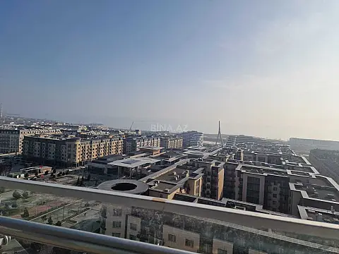 Satılır 4 otaqlı mənzil 215 m²