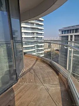 Satılır 4 otaqlı mənzil 215 m²