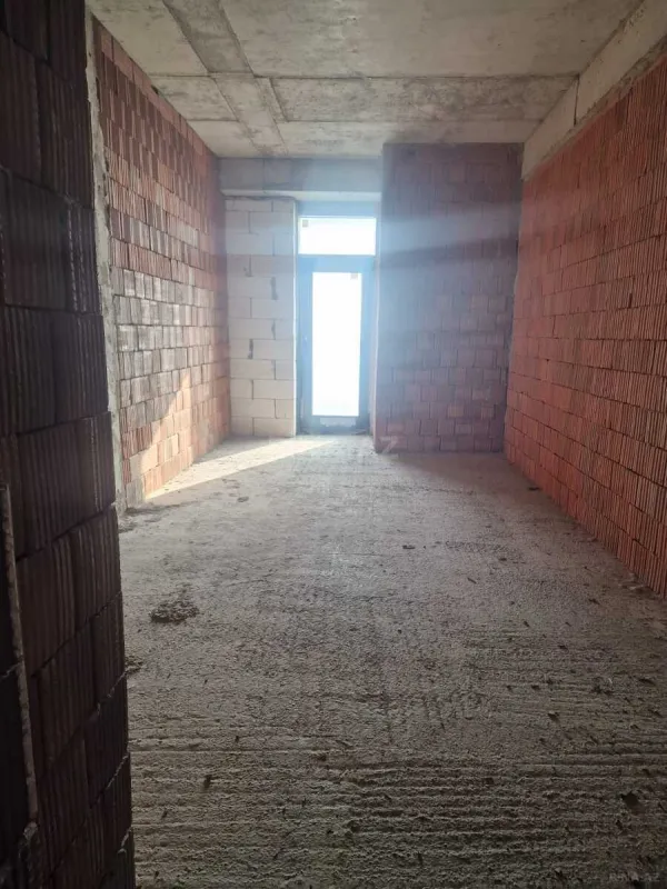 Satılır 4 otaqlı mənzil 215 m²