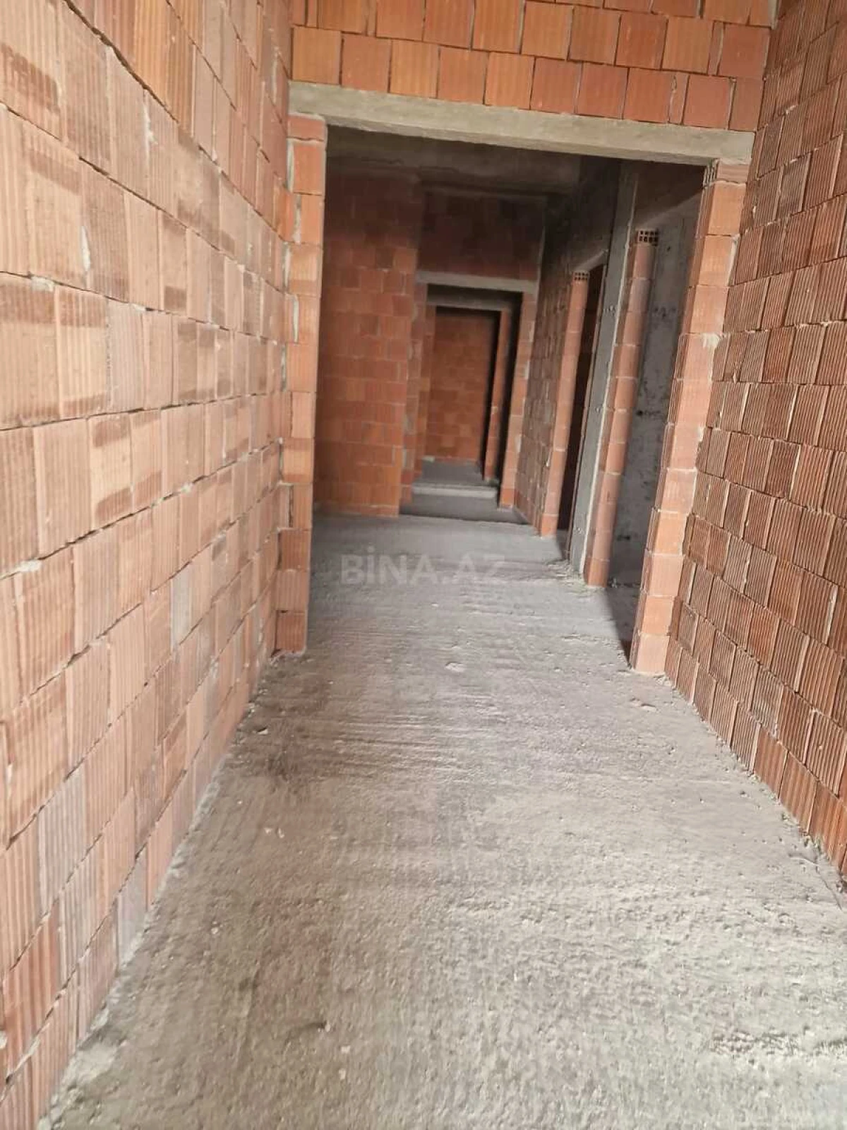 Satılır 4 otaqlı mənzil 215 m²