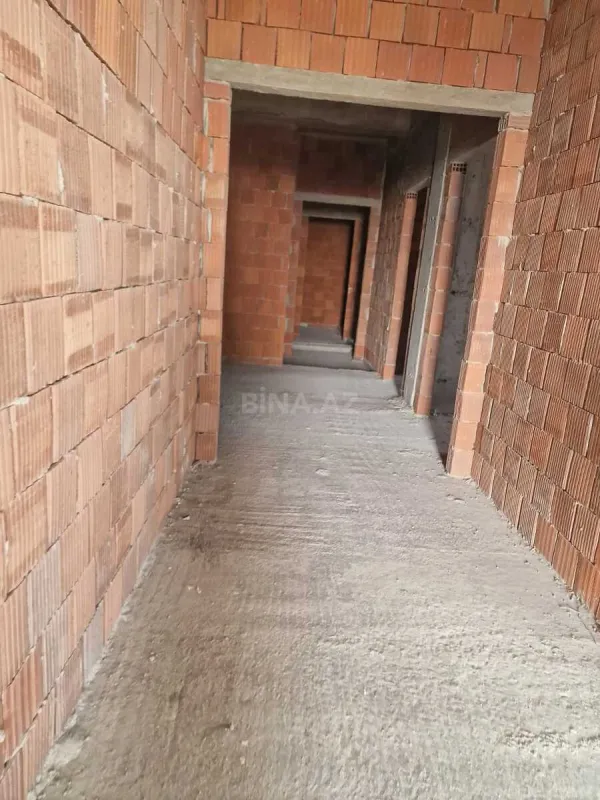 Satılır 4 otaqlı mənzil 215 m²