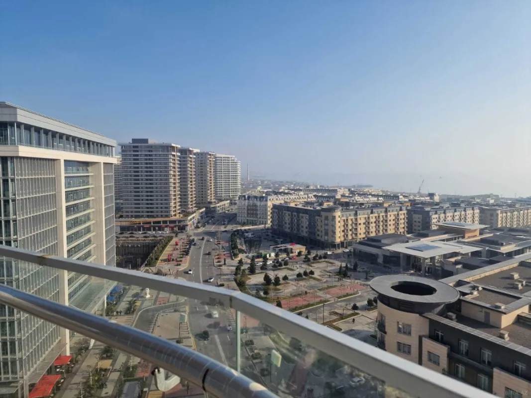 Satılır 4 otaqlı mənzil 215 m²