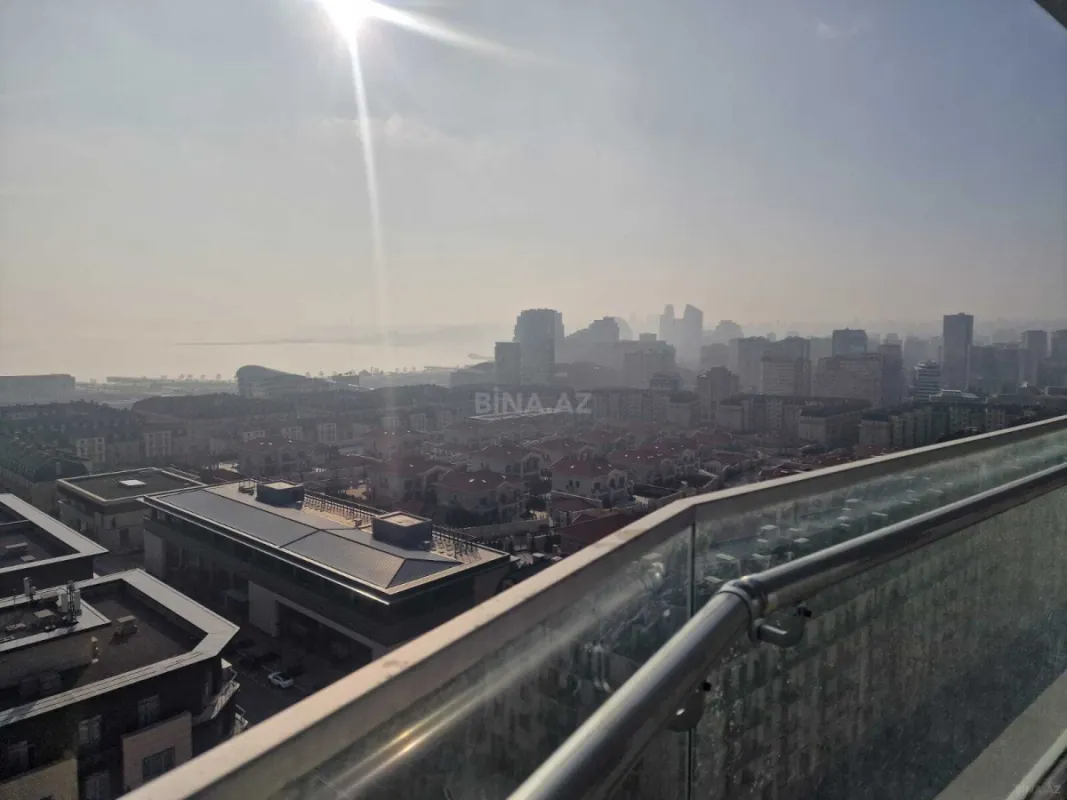 Satılır 4 otaqlı mənzil 215 m²