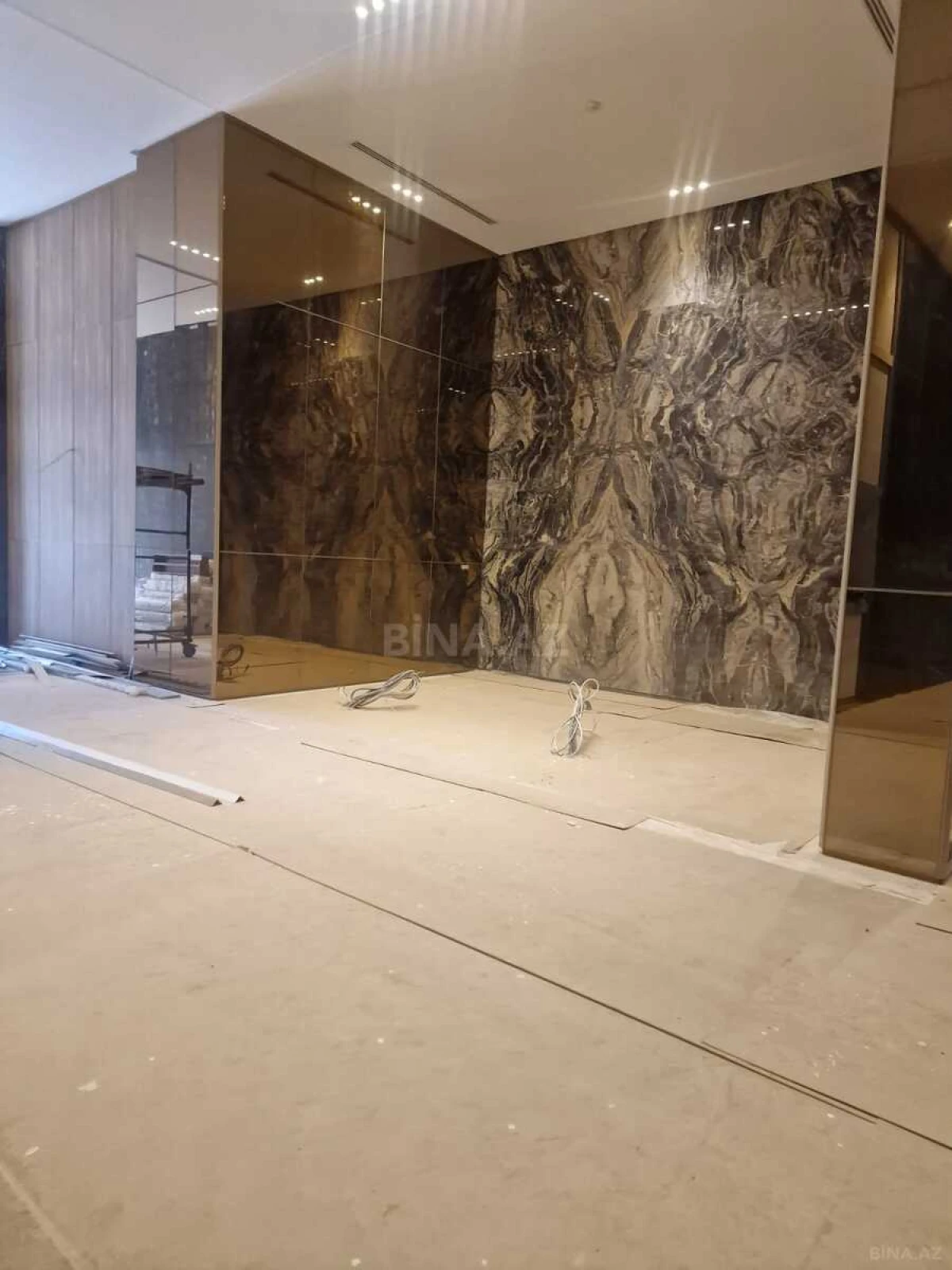 Satılır 4 otaqlı mənzil 215 m²