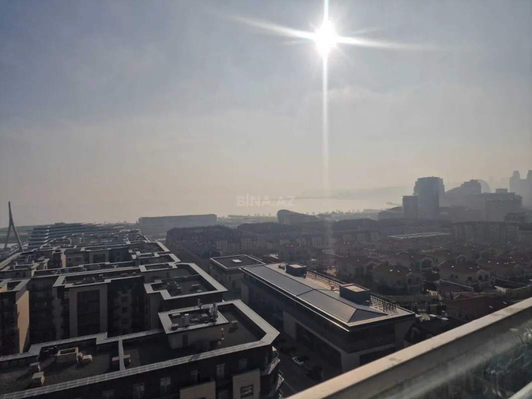 Satılır 4 otaqlı mənzil 215 m²