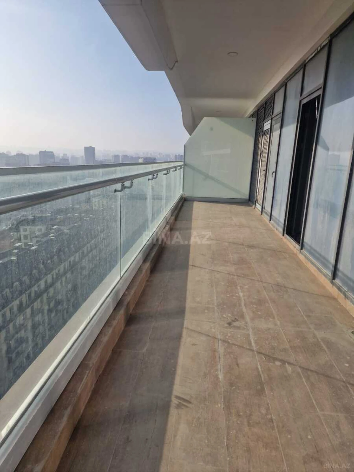 Satılır 4 otaqlı mənzil 215 m²