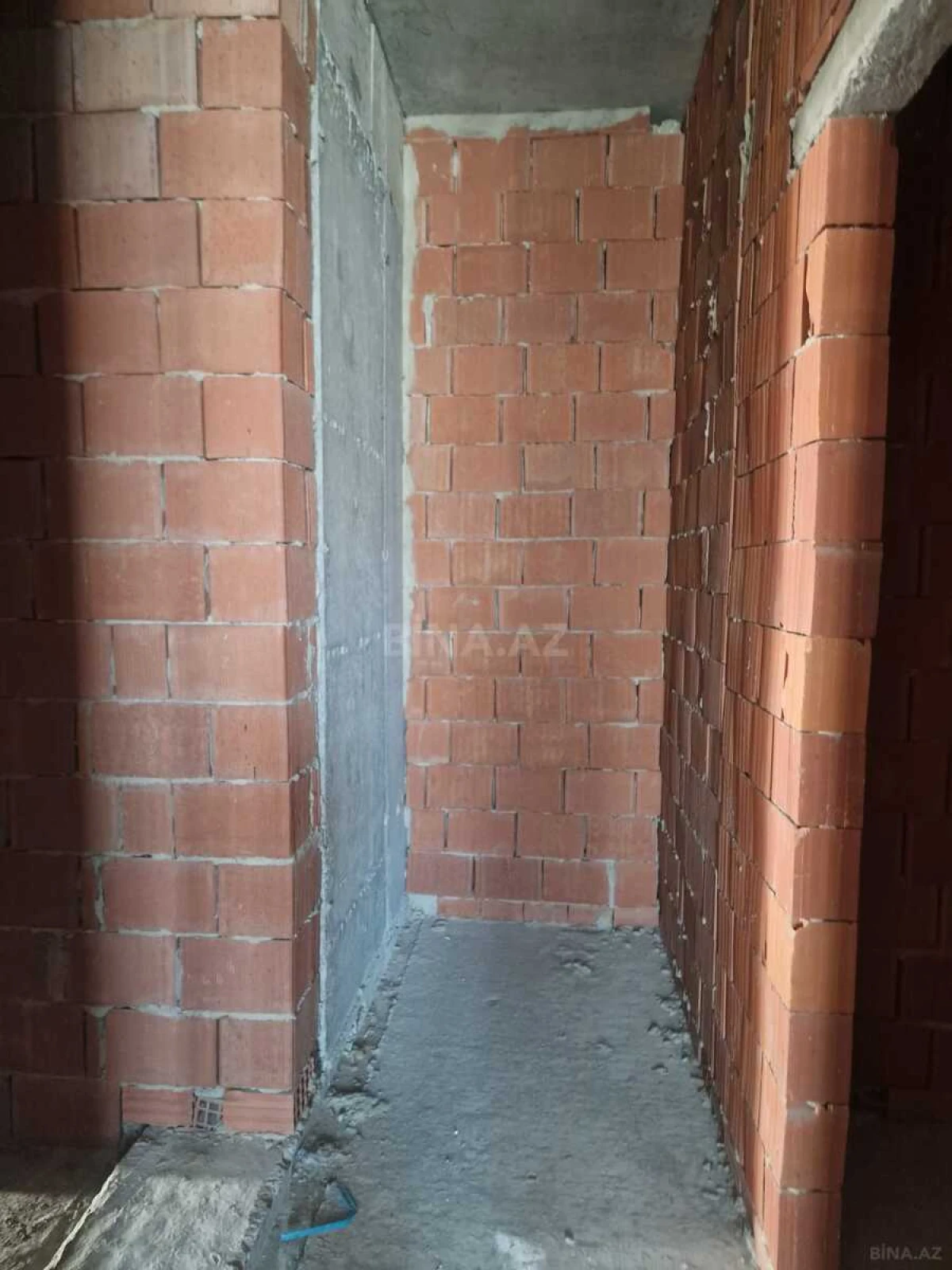 Satılır 4 otaqlı mənzil 215 m²