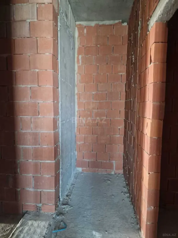 Satılır 4 otaqlı mənzil 215 m²