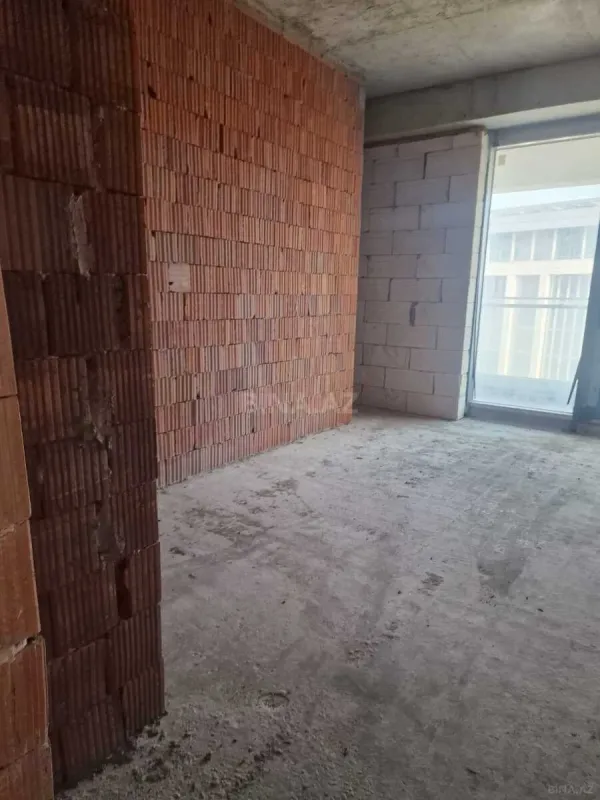 Satılır 4 otaqlı mənzil 215 m²