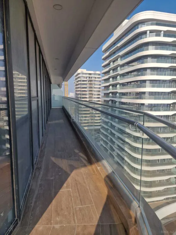Satılır 4 otaqlı mənzil 215 m²