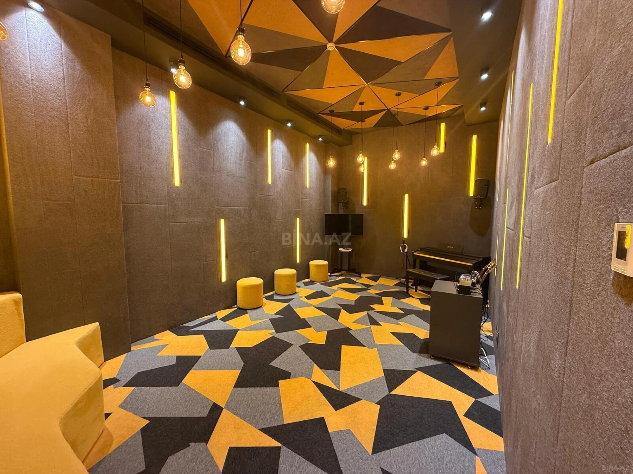 Satılır 4 otaqlı mənzil 196 m²