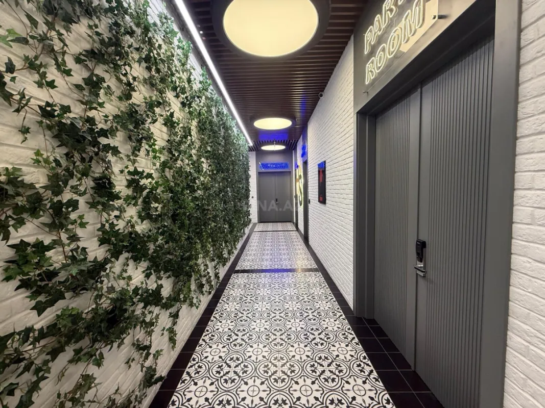 Satılır 4 otaqlı mənzil 196 m²