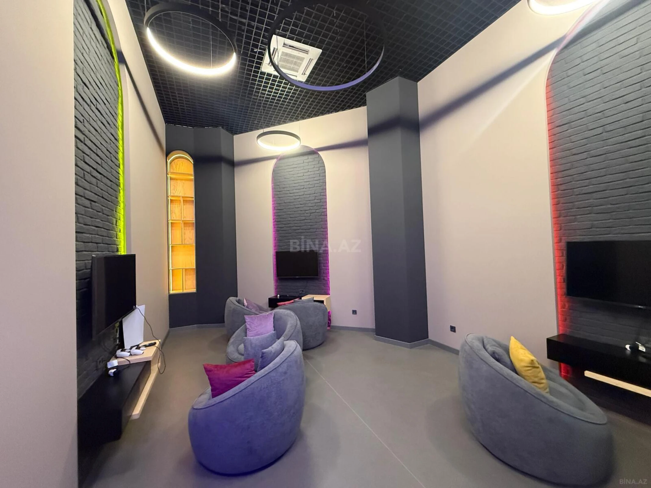 Satılır 4 otaqlı mənzil 196 m²