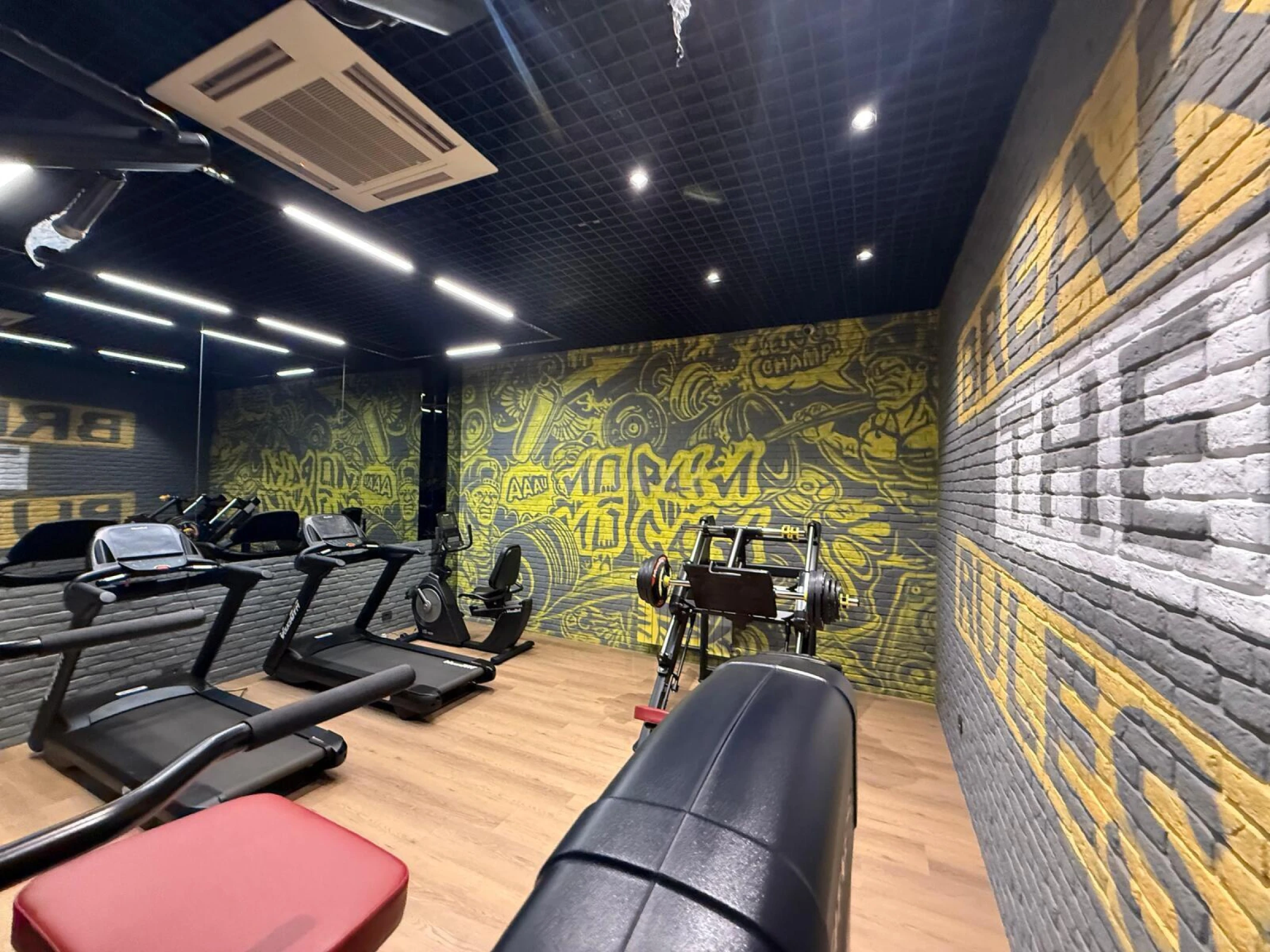 Satılır 4 otaqlı mənzil 196 m²