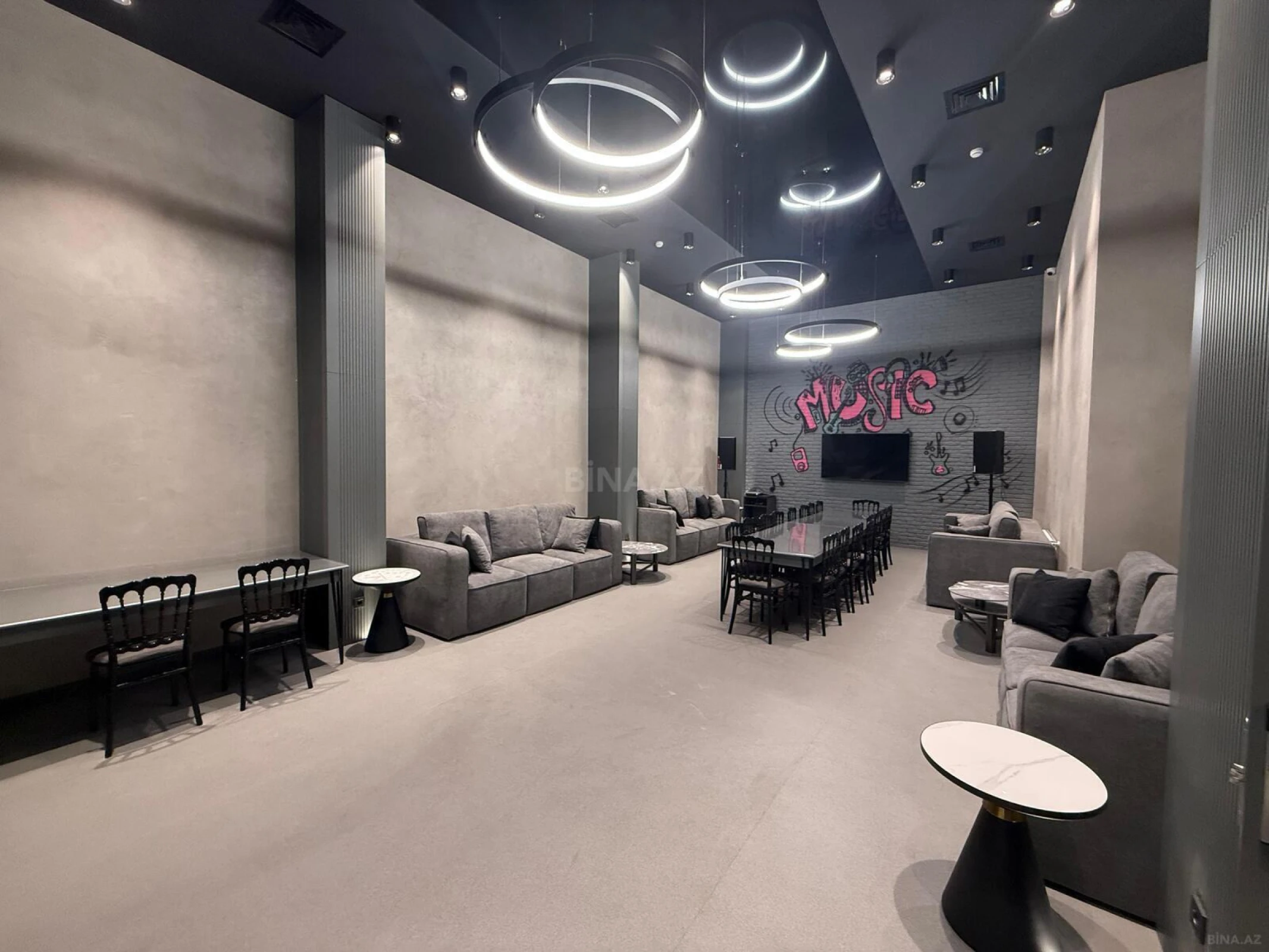 Satılır 4 otaqlı mənzil 196 m²