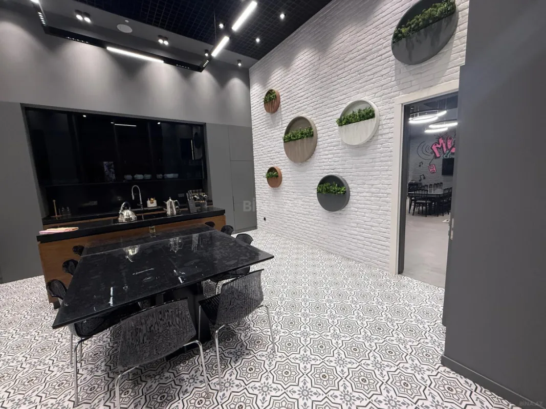 Satılır 4 otaqlı mənzil 196 m²