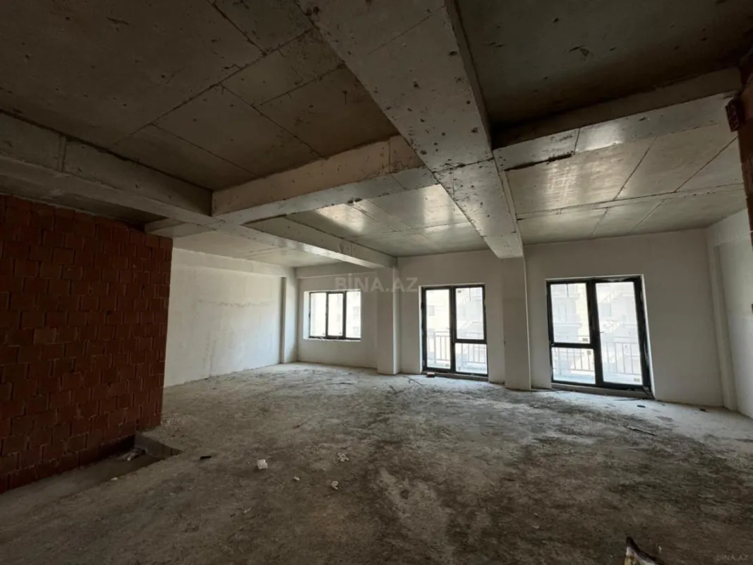 Satılır 4 otaqlı mənzil 196 m²