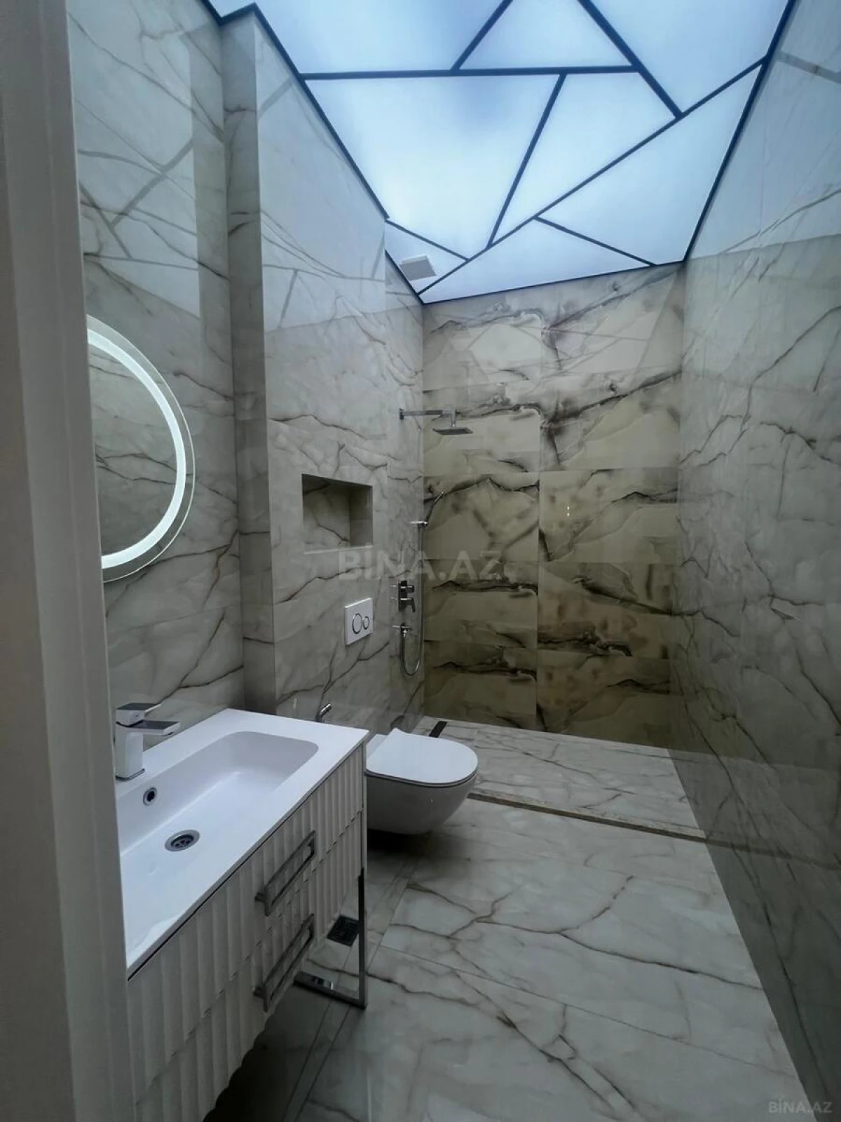 Satılır 3 otaqlı mənzil 136 m²