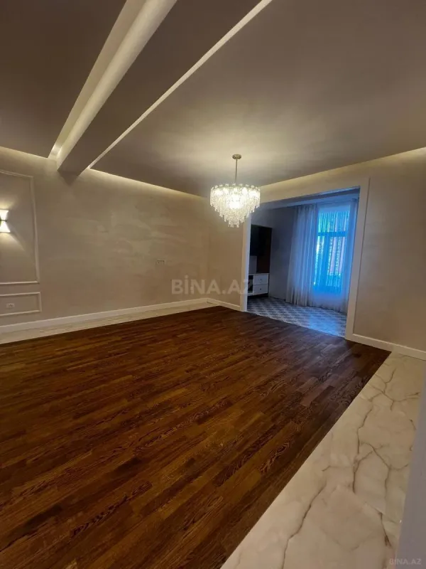 Satılır 3 otaqlı mənzil 136 m²
