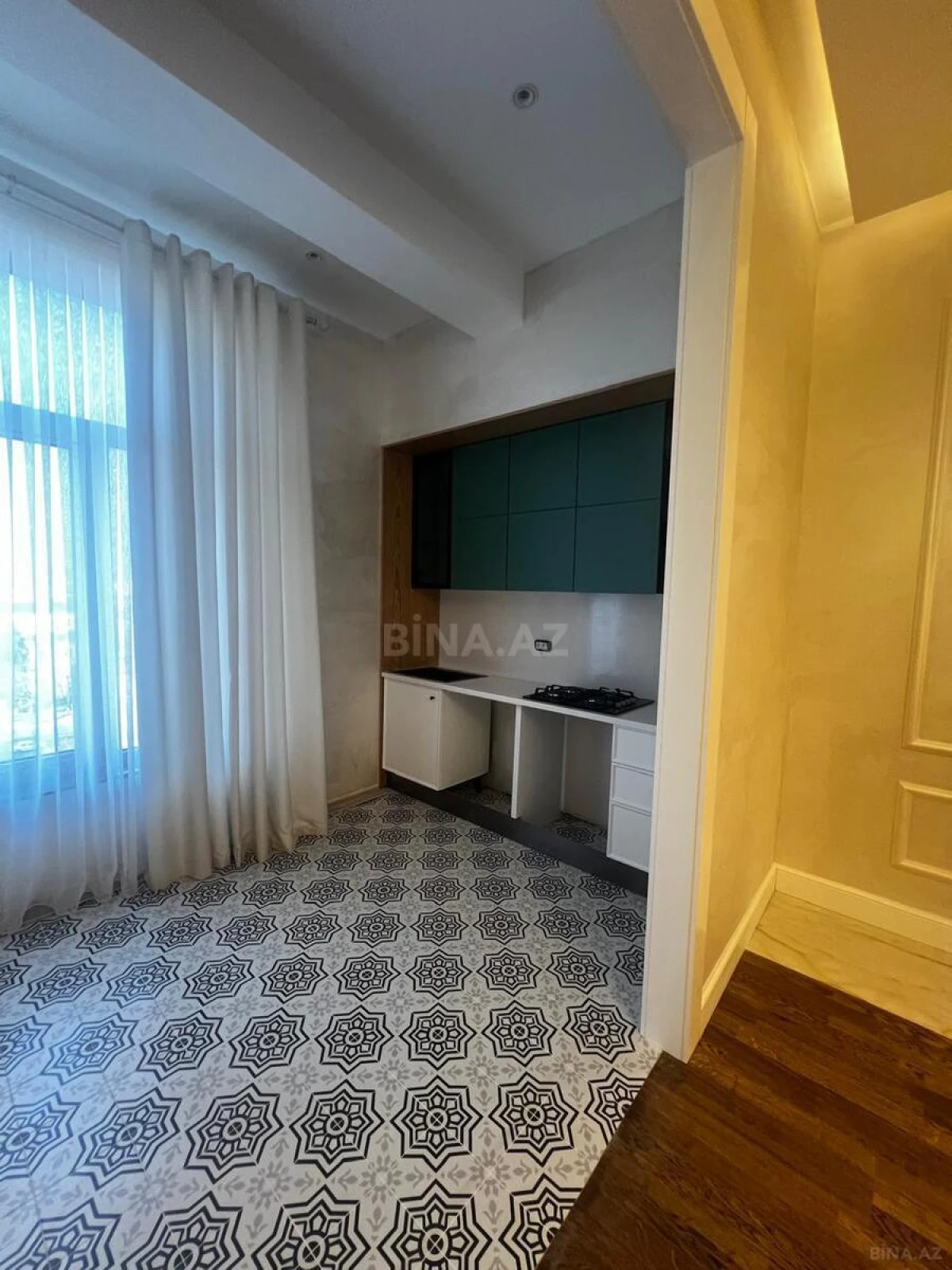 Satılır 3 otaqlı mənzil 136 m²