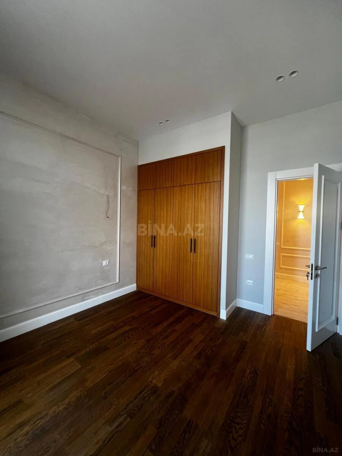 Satılır 3 otaqlı mənzil 136 m²