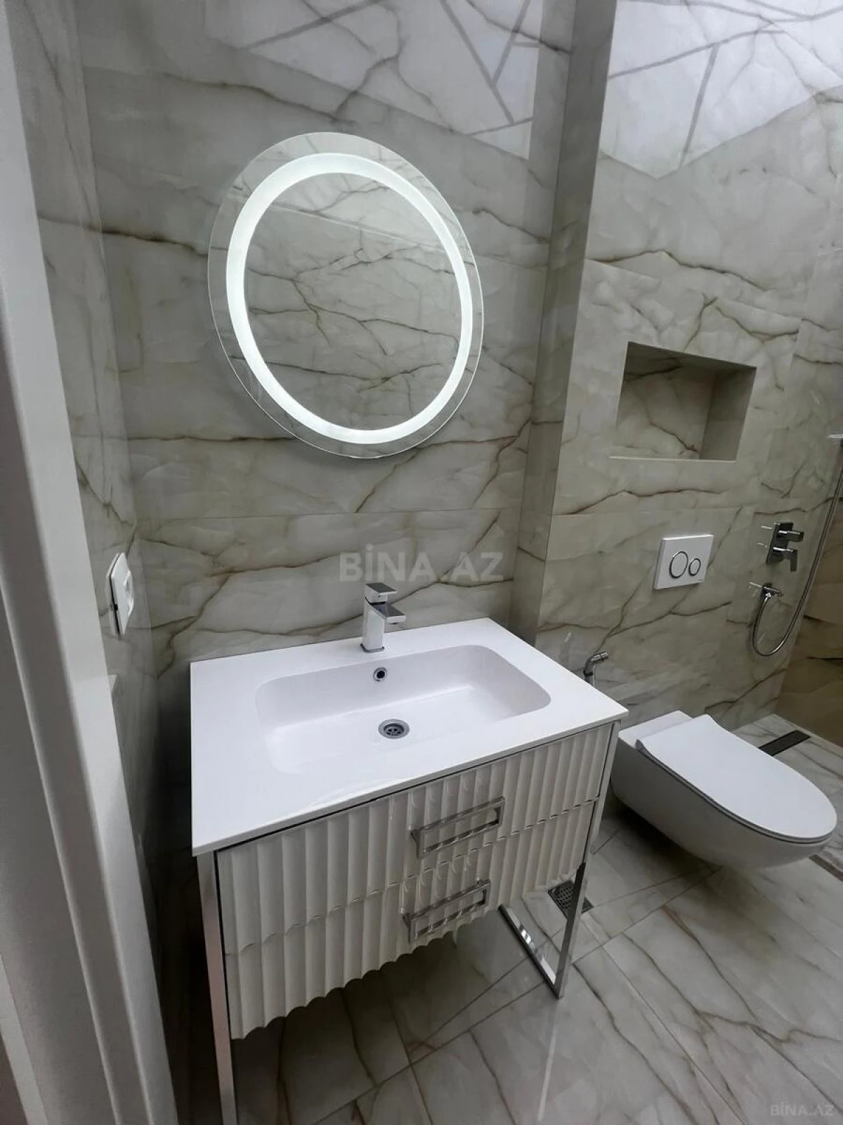 Satılır 3 otaqlı mənzil 136 m²