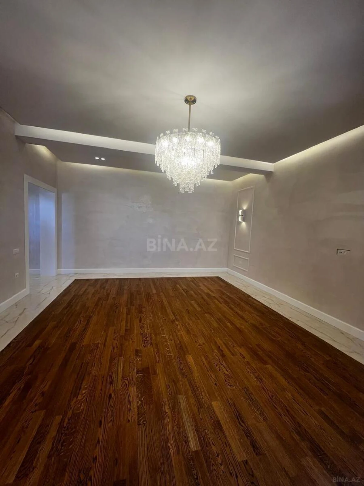 Satılır 3 otaqlı mənzil 136 m²