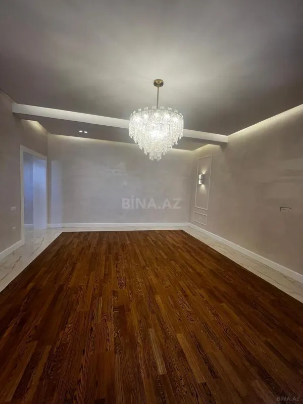 Satılır 3 otaqlı mənzil 136 m²
